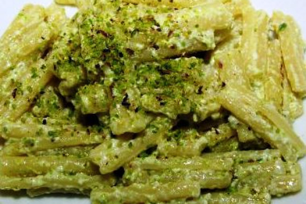 Pasta con Ricotta fresca e Pistacchi