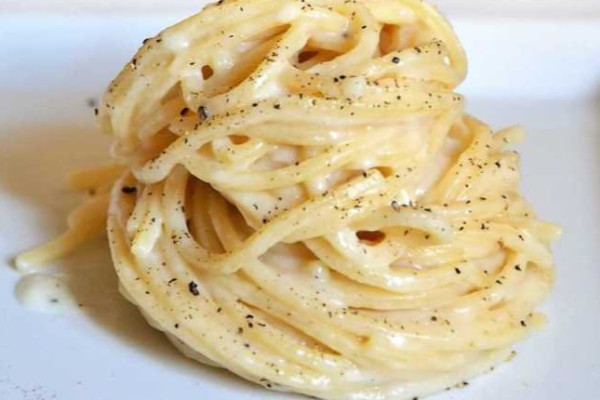 Spaghetti al Formaggio Pepato Stagionato